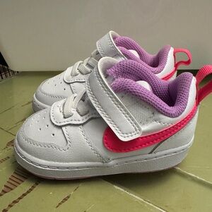 New Nike baby shoes size 4